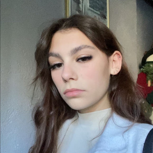 Meet your Posher, Bekah - Picture 1 of 1